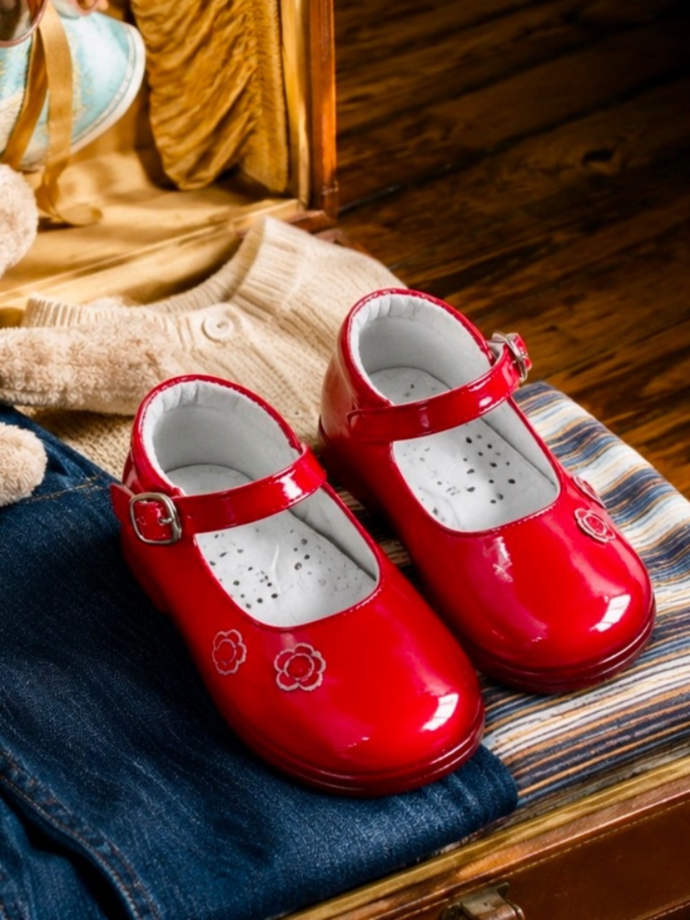 Girls orthopedic red leather shoes.